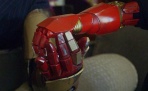 "Железный человек" Роберт Дауни младший подарил семилетнему мальчику бионический протез