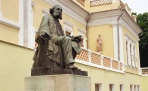 Памятник Айвазовскому в Феодосии