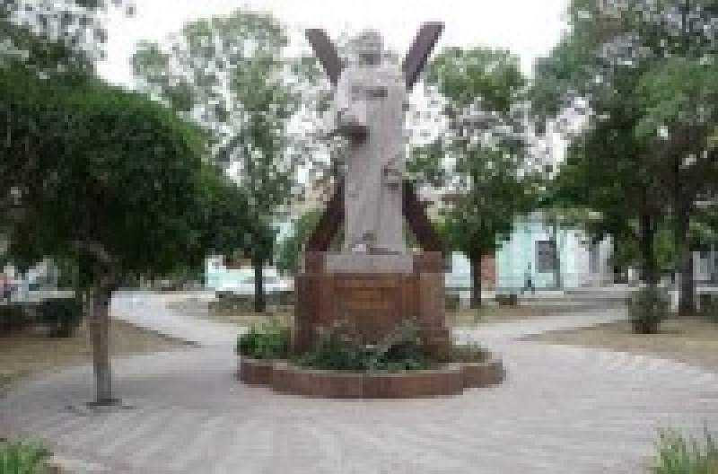 Памятник апостолу Андрею Первозванному в Феодосии