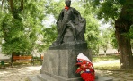 Памятник пионеру Вите Коробкову в Феодосии